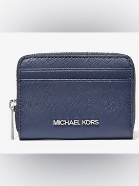 Like new leather Michael Kors Jet Set Travel medium wallet